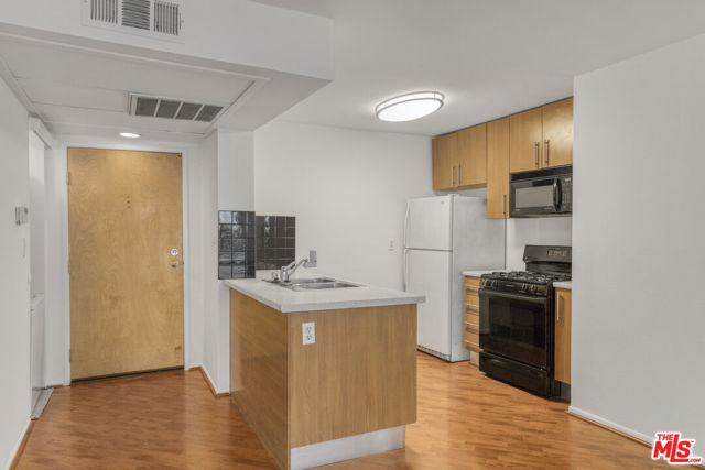 2121 Beloit Avenue, Los Angeles CA: https://media.crmls.org/mediaz/238f2c5e-52d4-4da5-a393-6e60b605ccf2.jpg