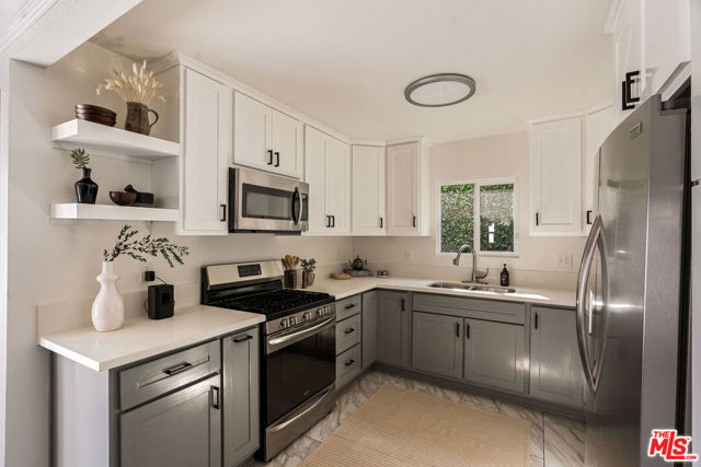 5748 7th Avenue, Los Angeles CA: https://media.crmls.org/mediaz/238f8475-5a14-416f-821d-c147a5708357.jpg