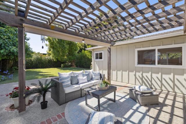 1050 Boranda Avenue, Mountain View CA: https://media.crmls.org/mediaz/23905022-348c-4845-a74c-2b5e818e84a5.jpg