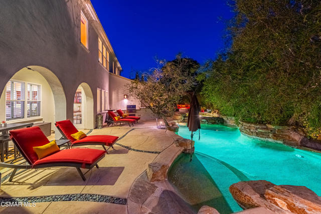 1008 N Country Club Drive, Simi Valley CA: https://media.crmls.org/mediaz/2390c7c9-95eb-4bd6-893a-cd1322965c5e.jpg