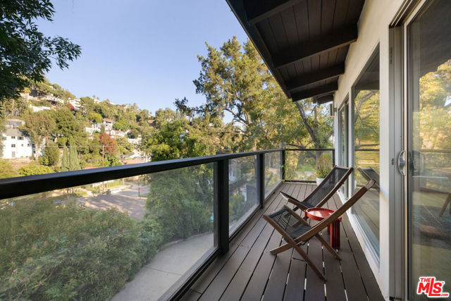 5911 Canyon Heights Lane, Los Angeles CA: https://media.crmls.org/mediaz/23917e0d-48e5-457d-b69a-c6609c6e987a.jpg