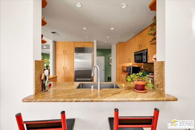 2861 Sundance Circle, Palm Springs CA: https://media.crmls.org/mediaz/2391c1e0-da22-43d2-9c67-be945ab66e75.jpg