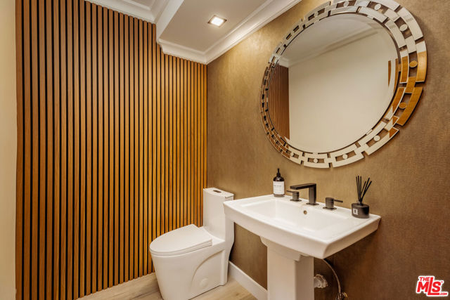 9991 Liebe Drive, Beverly Hills CA: https://media.crmls.org/mediaz/2391cf3d-c1ac-4fef-9c1e-1c305d831583.jpg