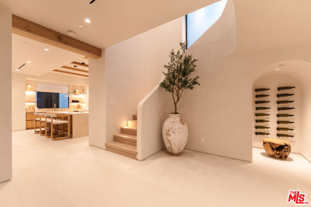 4046 Shadyglade Avenue, Studio City CA: https://media.crmls.org/mediaz/239204ce-0c69-4038-9acd-751471642b03.jpg
