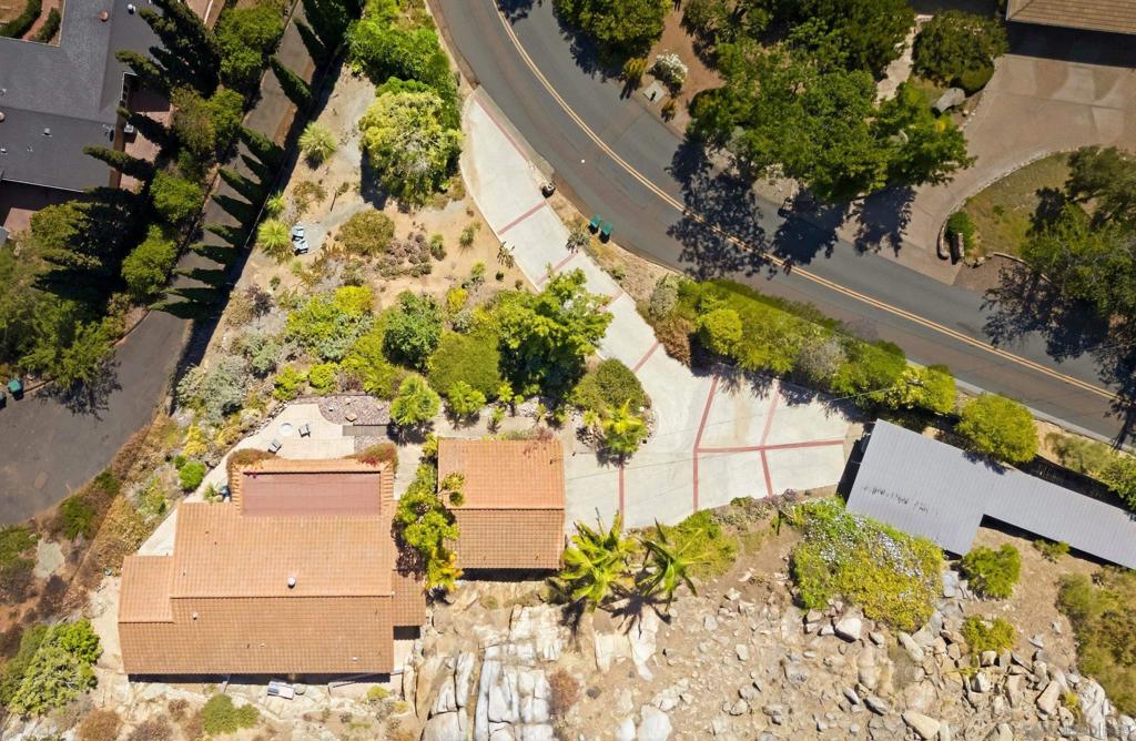 https://media.crmls.org/mediaz/2392cfa4-6a6b-4bbd-a659-af598e02652d.jpg?preset=X-Large