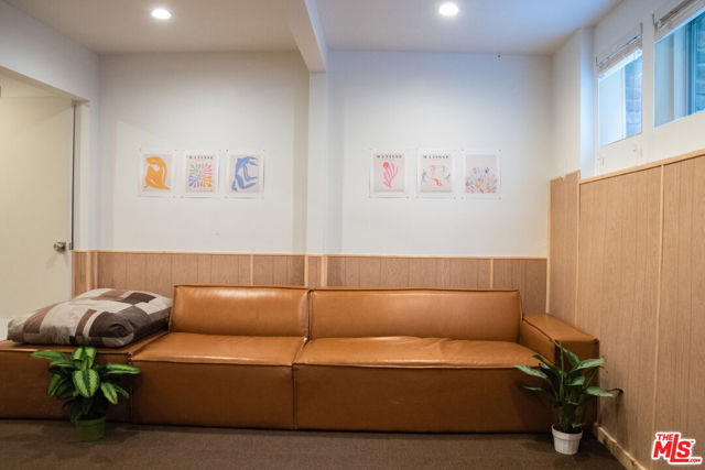 905 Pine Grove Avenue, Los Angeles CA: https://media.crmls.org/mediaz/2392dc61-66b6-4072-8ef5-8f14c5f9dccd.jpg