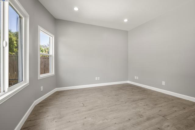 193 W Macarthur Blvd, Oakland CA: https://media.crmls.org/mediaz/239388ae-c4bf-44cb-8bea-96ddc69b8617.jpg