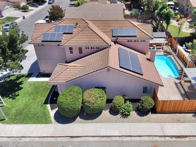 2161 Teakwood Court, Hollister CA: https://media.crmls.org/mediaz/23939878-42a0-468b-88c0-c97860d1103d.jpg