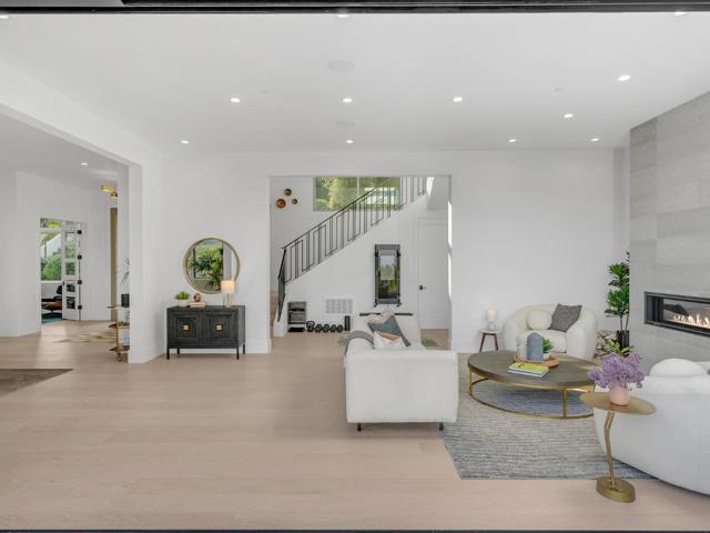 60 Glengarry Way, Hillsborough CA: https://media.crmls.org/mediaz/2393c35f-eec5-4c22-9824-faf7584018da.jpg