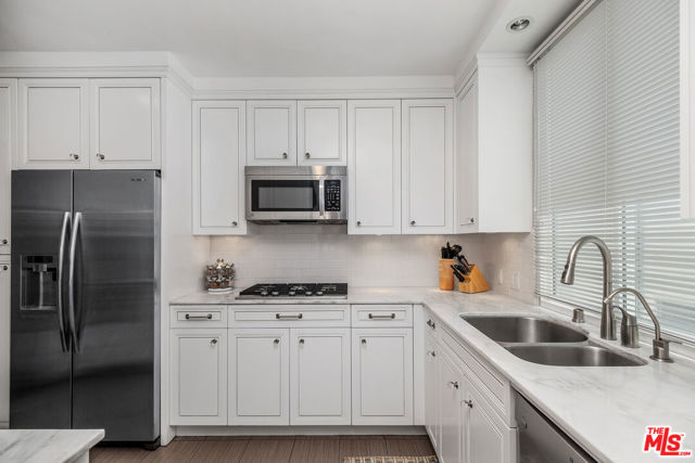 100 S Wetherly Drive, Los Angeles CA: https://media.crmls.org/mediaz/2394041f-f860-477f-bcff-7c9c0bf4fab8.jpg