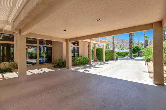 76470 Pala Palms Drive, Indian Wells CA: https://media.crmls.org/mediaz/239428d7-3076-486f-9cf4-7df240db732c.jpg