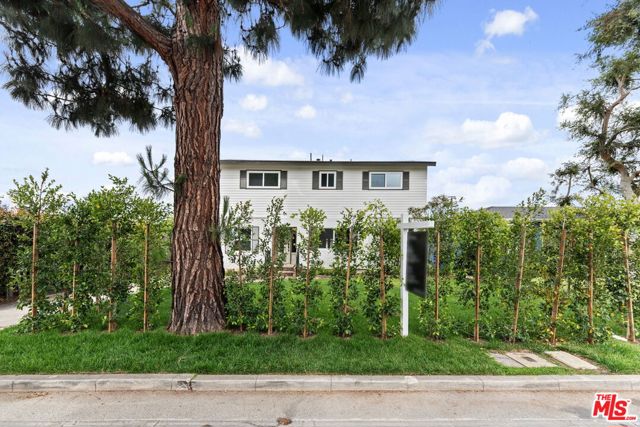 3908 Bentley Avenue, Culver City CA: https://media.crmls.org/mediaz/23954d5e-c51c-4910-bb2c-a4c5594f5889.jpg