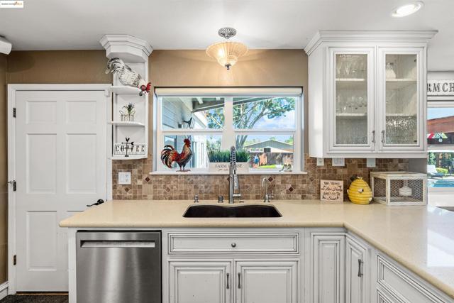 1600 Eden Plains Rd, Brentwood CA: https://media.crmls.org/mediaz/23954dbe-0084-4f51-bc4e-b6ecf916ad2c.jpg
