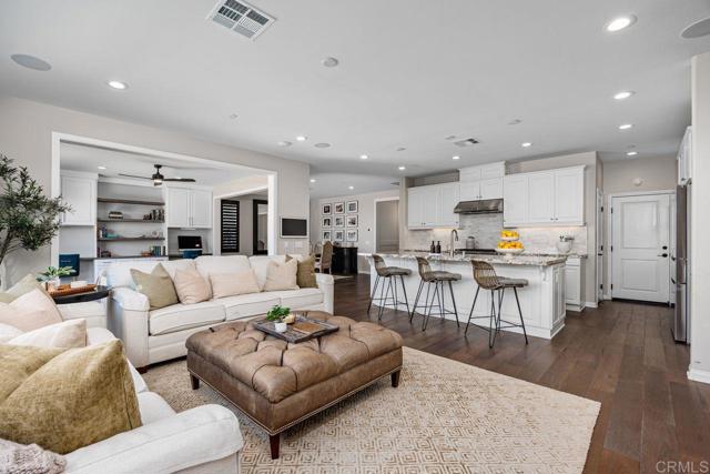 Detail Gallery Image 23 of 60 For 15858 Anjou Ln, San Diego,  CA 92127 - 5 Beds | 3 Baths