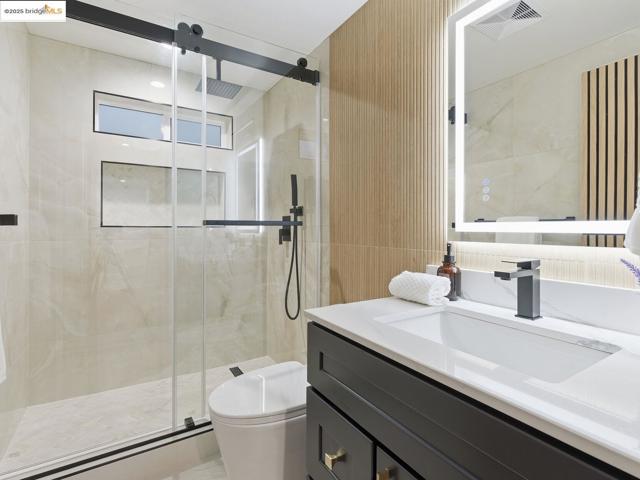 3274 Encinal Ave, Alameda CA: https://media.crmls.org/mediaz/2396b355-8e01-40c1-a7ea-2a5b1fbd902c.jpg