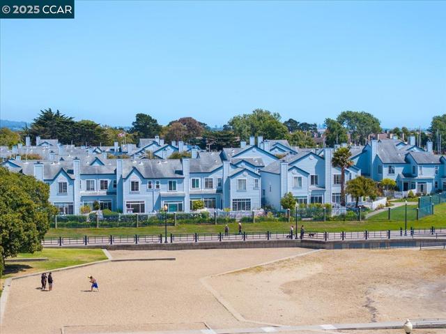 609 Commodore Dr, Richmond CA: https://media.crmls.org/mediaz/23970528-b7da-43aa-a6d1-d21c1fcd9886.jpg