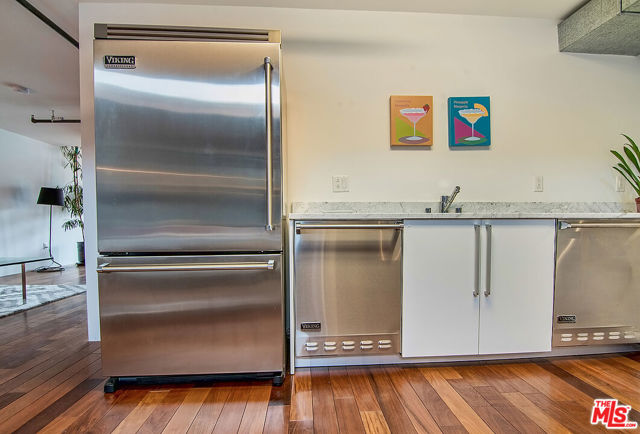 1046 Princeton Drive, Venice CA: https://media.crmls.org/mediaz/23977ea7-0a78-4d51-a7b4-5f1693987c4a.jpg