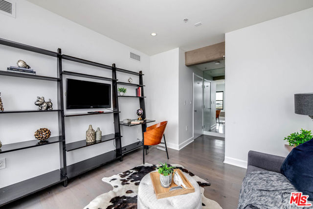 416 S Spring Street, Los Angeles CA: https://media.crmls.org/mediaz/2397be95-e769-4d0f-81cc-e48a461135d5.jpg