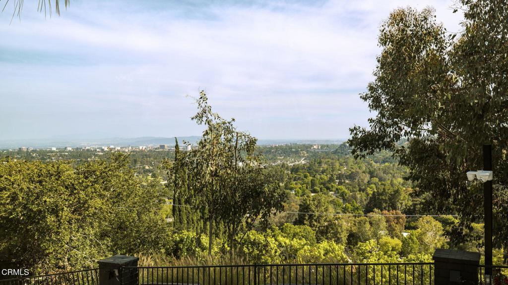 https://media.crmls.org/mediaz/2398a174-4856-409d-90e3-e1874eff63f6.jpg?preset=X-Large