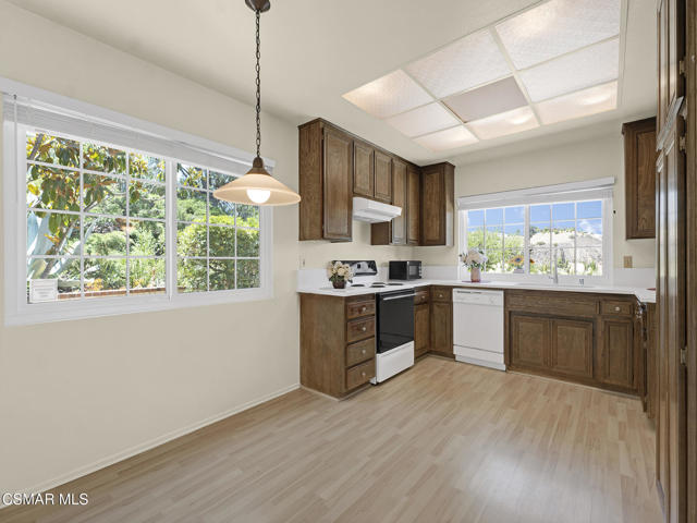 2031 Channelford Road, Westlake Village CA: https://media.crmls.org/mediaz/2398b34d-a8ed-424d-bca6-92e4d512d4f3.jpg