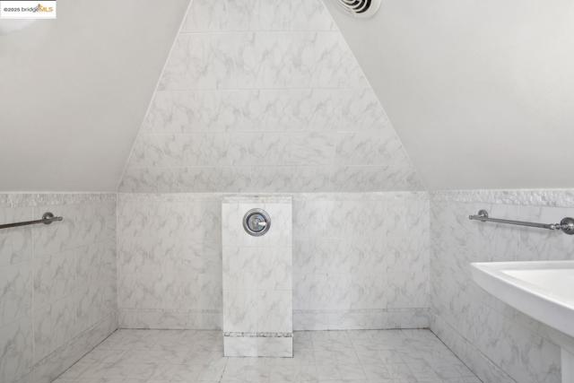3245 Adeline ST, Oakland CA: https://media.crmls.org/mediaz/239975d3-c51d-46f0-b2e9-d04163b3e5fb.jpg