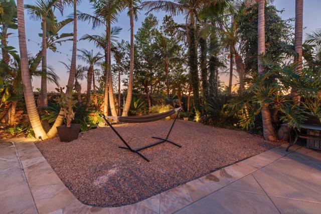 5255 Greenwillow Ln, San Diego CA: https://media.crmls.org/mediaz/23999b39-9bf8-48e6-841b-862a2a5fb7d8.jpg