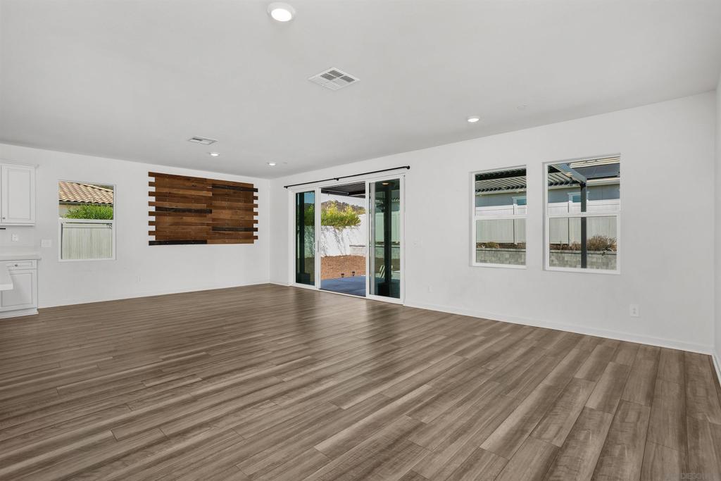 MLS #250036111SD image #10