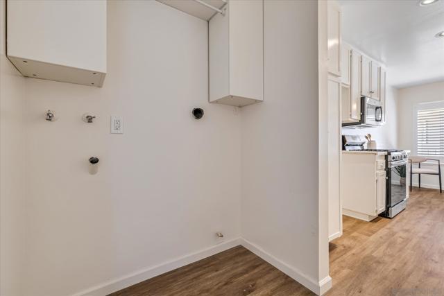 26258 Via Roble Ln,  CA: https://media.crmls.org/mediaz/2399c5a3-dc9b-4853-a3f7-d3e21ec5d7c1.jpg