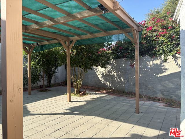 5912 Carpenter Avenue, Valley Village CA: https://media.crmls.org/mediaz/2399ff96-b897-4877-a0a0-d381a79b1f7e.jpg