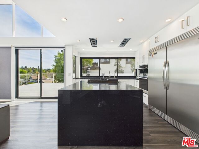 4942 Marmol Drive, Woodland Hills CA: https://media.crmls.org/mediaz/239a490e-a646-4ad8-a178-9f0ef0e78897.jpg