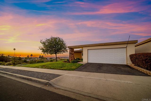 Detail Gallery Image 3 of 67 For 3902 Vista Campana #1,  Oceanside,  CA 92057 - 2 Beds | 2 Baths