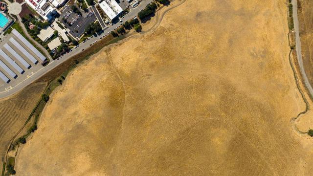 1 Collier Canyon Road, Livermore CA: https://media.crmls.org/mediaz/239a7f26-2cb8-4fe5-abc6-4796a3a07f7c.jpg