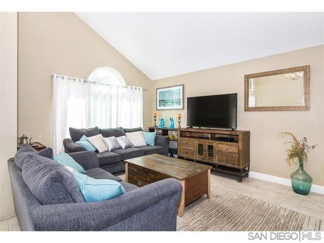 30478 Sierra Madre Drive, Temecula CA: https://media.crmls.org/mediaz/239a8369-85fd-478c-9ca9-1f45fb60a3d1.jpg