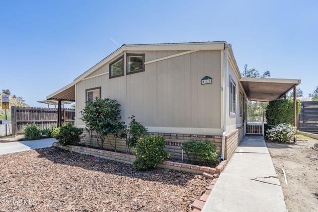 24425 Woolsey Canyon Road, Canoga Park CA: https://media.crmls.org/mediaz/239aa712-364f-4e8e-ae8c-0cff7bafe1f1.jpg