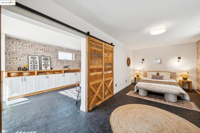 327 Hudson St, Oakland CA: https://media.crmls.org/mediaz/239ab5d1-b077-4998-98cc-22a1653ef2a5.jpg