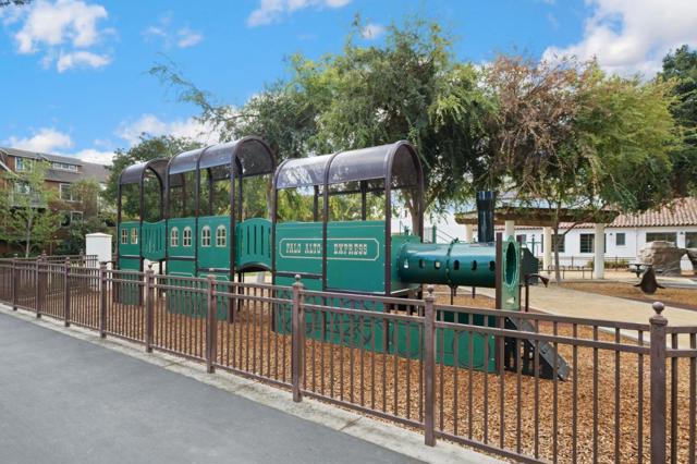 315 Homer Avenue, Palo Alto CA: https://media.crmls.org/mediaz/239ac5c1-e393-414e-b686-ea0cec51deb4.jpg