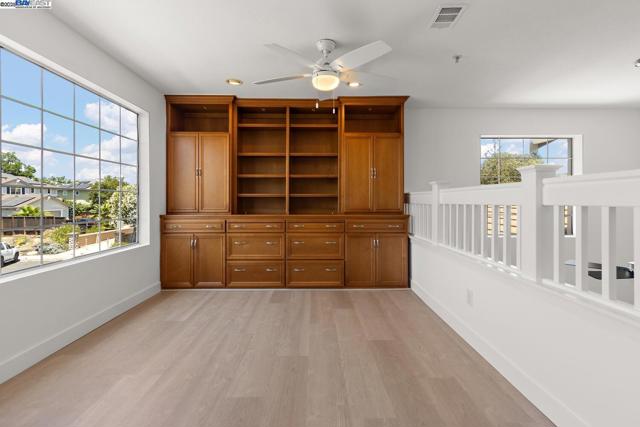 1387 Meadow Ct, Livermore CA: https://media.crmls.org/mediaz/239af1ff-4ba0-41a5-8a8a-3c31e38f6d1b.jpg