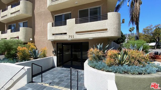 701 S Kingsley Drive, Los Angeles CA: https://media.crmls.org/mediaz/239b366e-9eb6-407e-ab3b-23260031526a.jpg