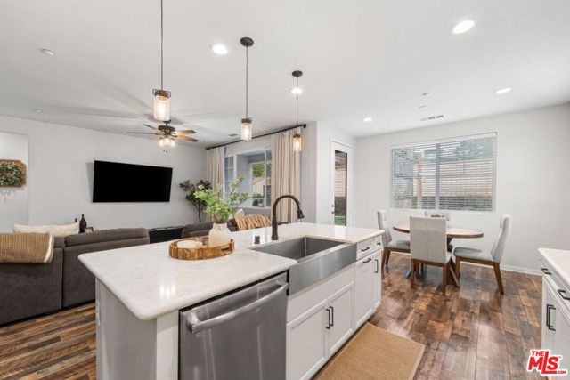 2906 Crocus Place, Palmdale CA: https://media.crmls.org/mediaz/239b4257-d43a-4818-8731-8909b3d35ed0.jpg