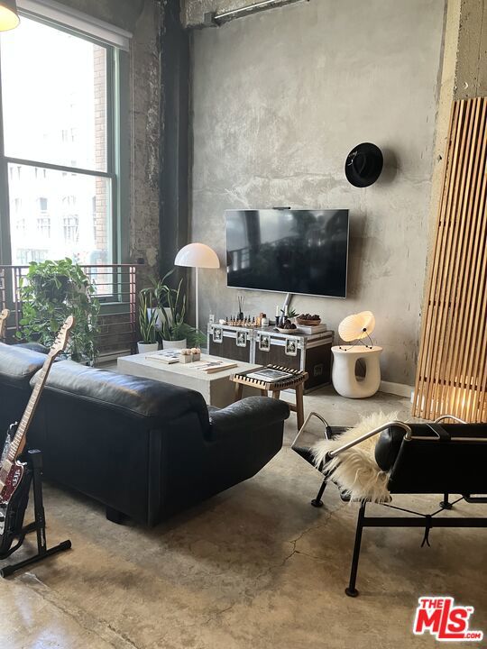711 S Olive Street, Los Angeles CA: https://media.crmls.org/mediaz/239b5b57-4d72-41e3-9ae2-e7705d63a609.jpg