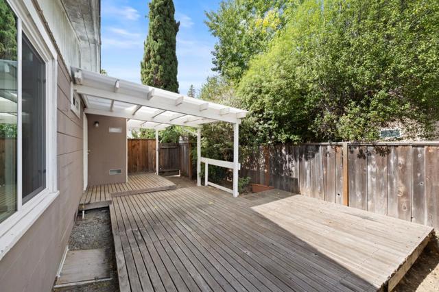 2160 Oakley Avenue, Menlo Park CA: https://media.crmls.org/mediaz/239b7780-b6a5-4b91-9d8c-e6cad2429b0e.jpg