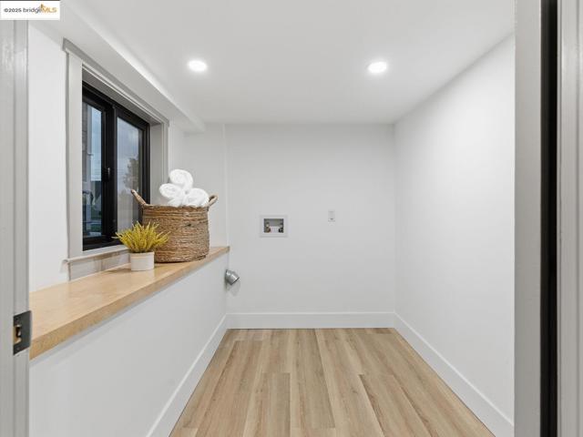 3274 Encinal Ave, Alameda CA: https://media.crmls.org/mediaz/239cfe83-3ff0-4c02-b975-3cf745cbdff1.jpg