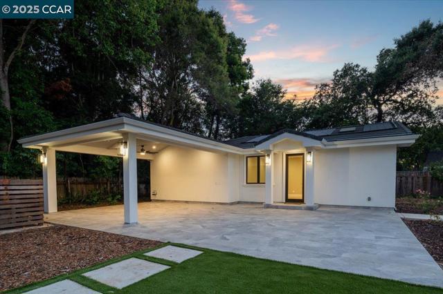 74 Middlefield Rd, Atherton CA: https://media.crmls.org/mediaz/239d1fe3-3040-4ca2-8939-10eb83582e61.jpg