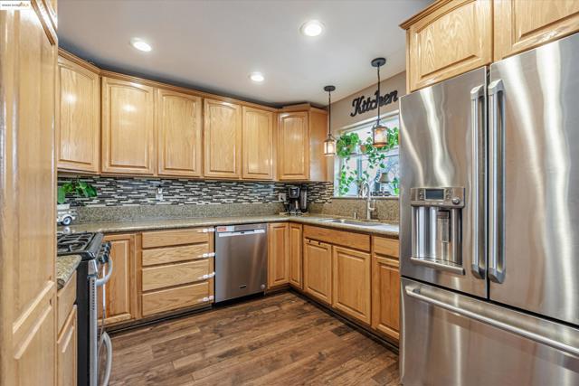 327 4Th Ave, Pleasant Hill CA: https://media.crmls.org/mediaz/239d2fa2-8f4f-4231-a567-e7467e03c0b7.jpg