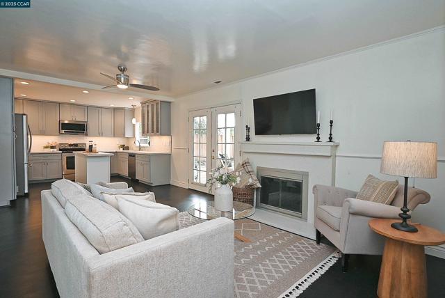1677 6Th St, Concord CA: https://media.crmls.org/mediaz/239d5b1d-efee-40b2-baa2-ab3c4ece06c8.jpg