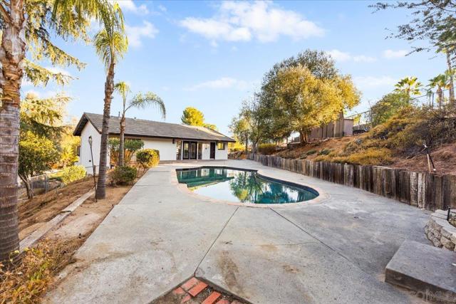 16310 Oak Springs Dr, Ramona CA: https://media.crmls.org/mediaz/239d7963-461c-4ec0-9466-c035ba15ba6f.jpg