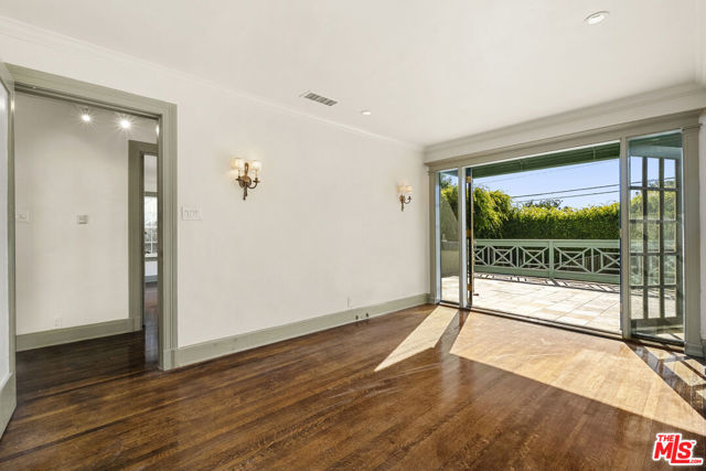803 N Rexford Drive, Beverly Hills CA: https://media.crmls.org/mediaz/239e2fdb-e219-4116-9acb-8fec7f8ee256.jpg