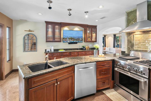 4915 Eyrie Rd, San Diego CA: https://media.crmls.org/mediaz/239e71f6-f600-40d1-8e82-28fafb81ba9e.jpg