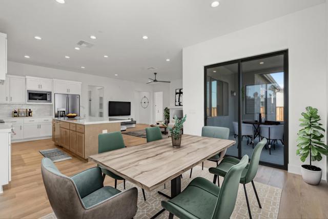 410 Maria Drive, Hollister CA: https://media.crmls.org/mediaz/239ea4c8-c8d7-468f-89f6-7b2440a585f2.jpg