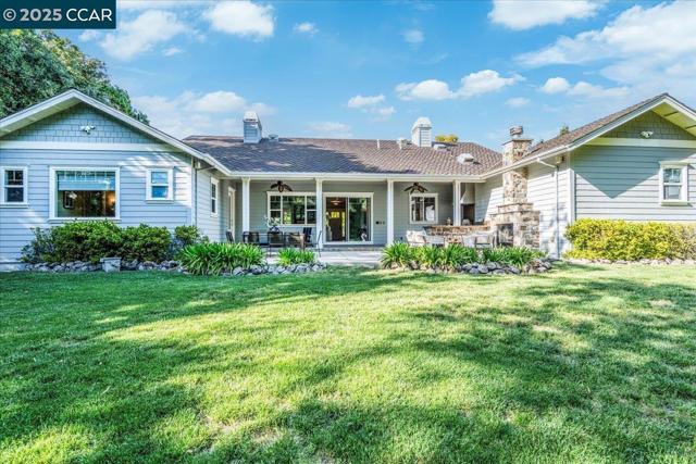 1291 Clover Ln, Walnut Creek CA: https://media.crmls.org/mediaz/239eb8f8-b09b-4d19-bbe4-f3d0a4a871ba.jpg